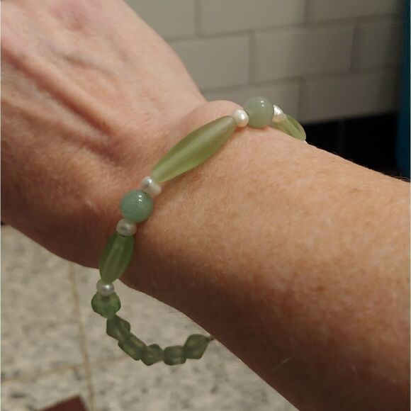 2 for $20 Green Glass Bead Bracelet - Picture 2 of 7